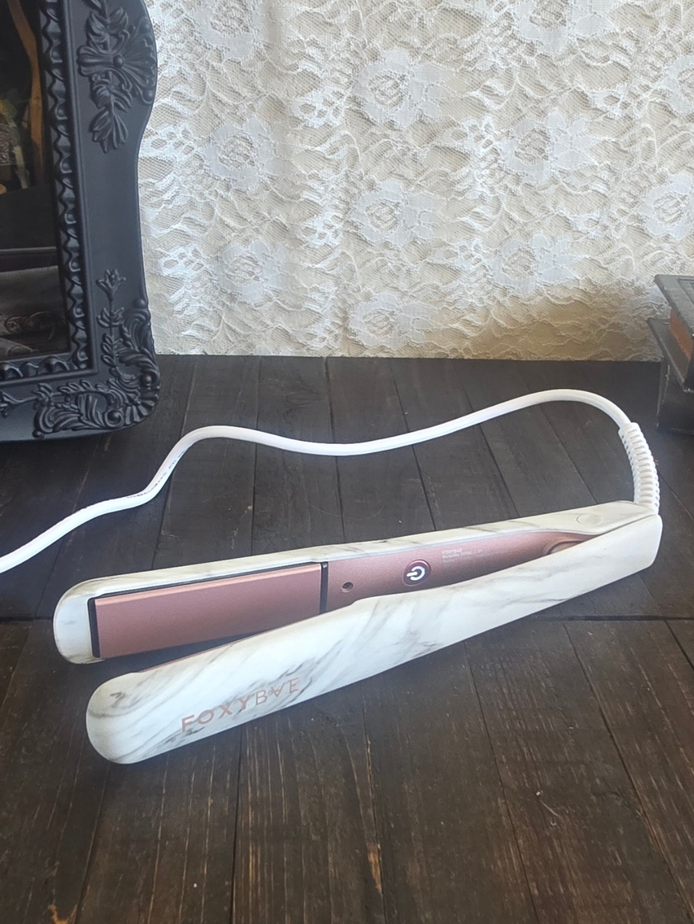 FoxyBae 1in White Marble & Rose Gold Hair Straightener